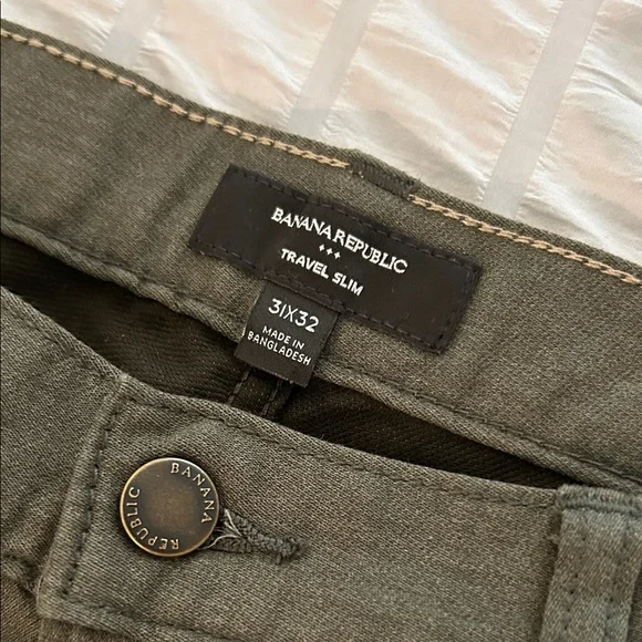 Banana Republic Men's Olive Relaxed Slim Casual Pants - Picture 2 of 5
